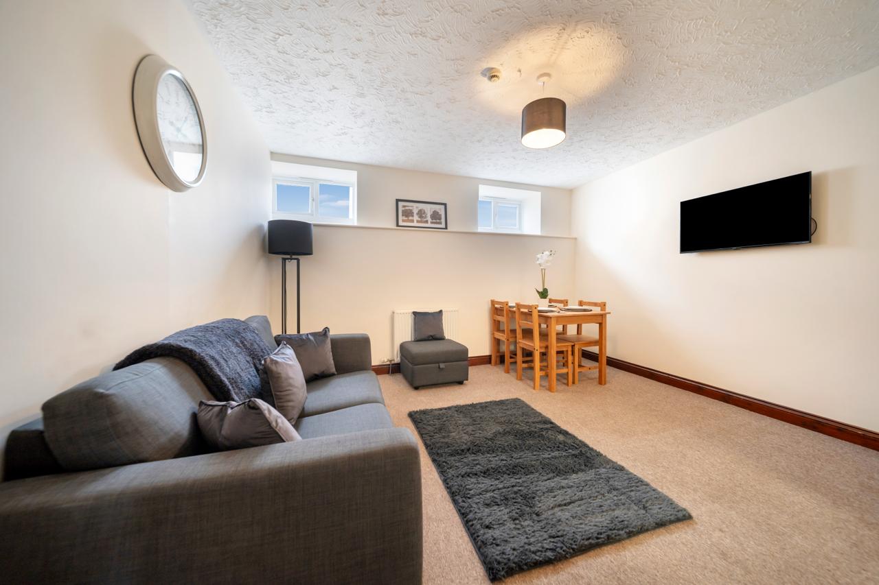 WhatsApp Image 2025-09-04 at 18.07.59_89734f5d